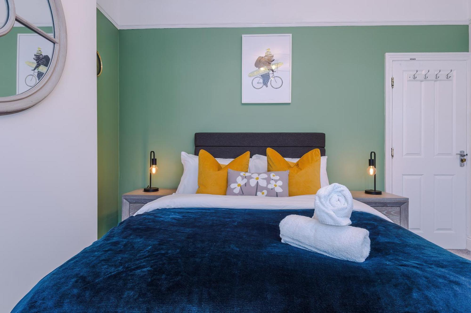 Incredible - Five Bedroom - 7 Actual Beds - 6 Bathroom House By Purestay - Central Bath With Parking Eksteriør bilde