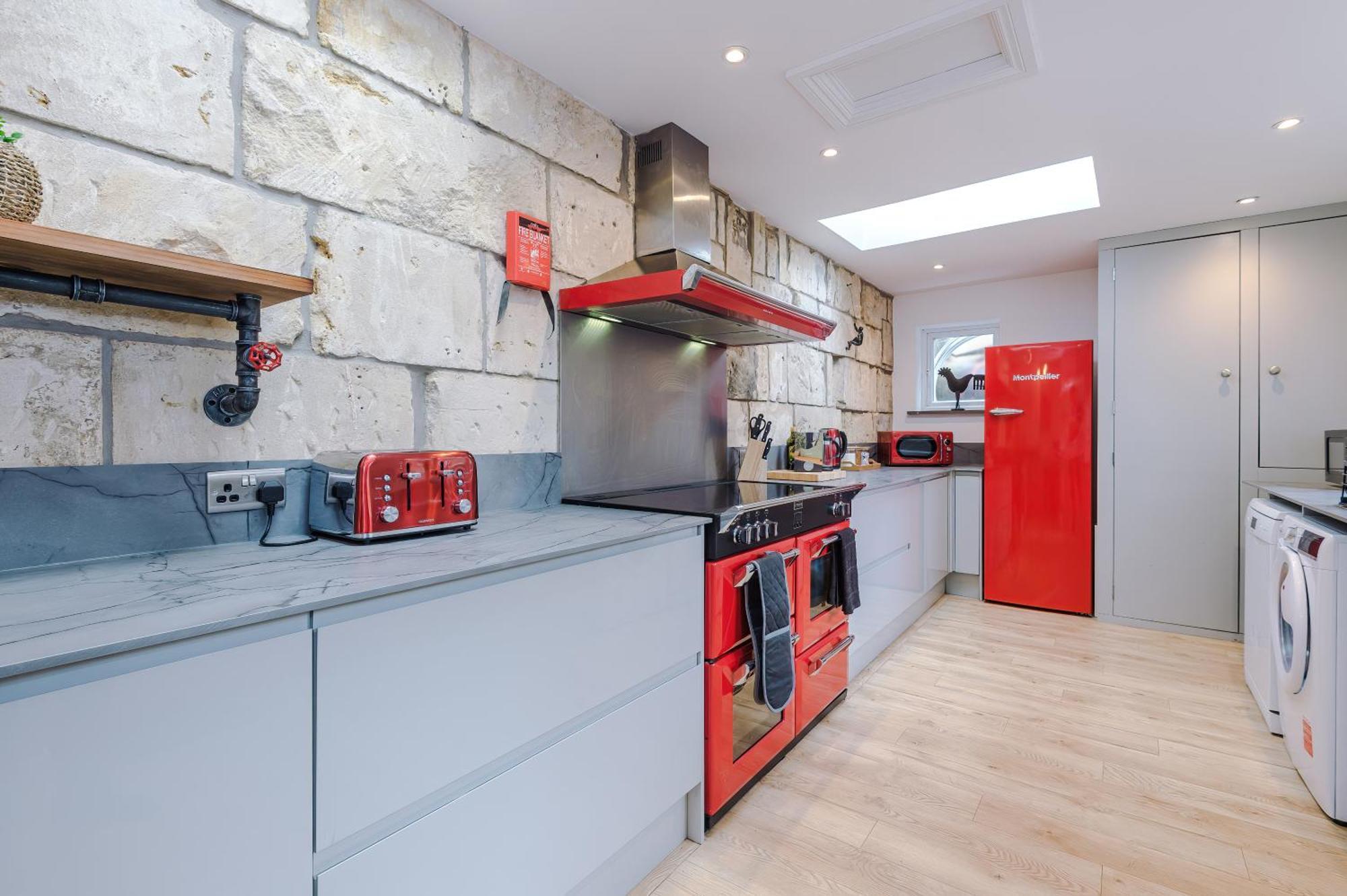 Incredible - Five Bedroom - 7 Actual Beds - 6 Bathroom House By Purestay - Central Bath With Parking Eksteriør bilde