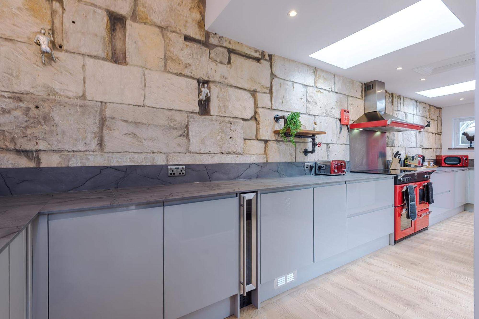 Incredible - Five Bedroom - 7 Actual Beds - 6 Bathroom House By Purestay - Central Bath With Parking Eksteriør bilde