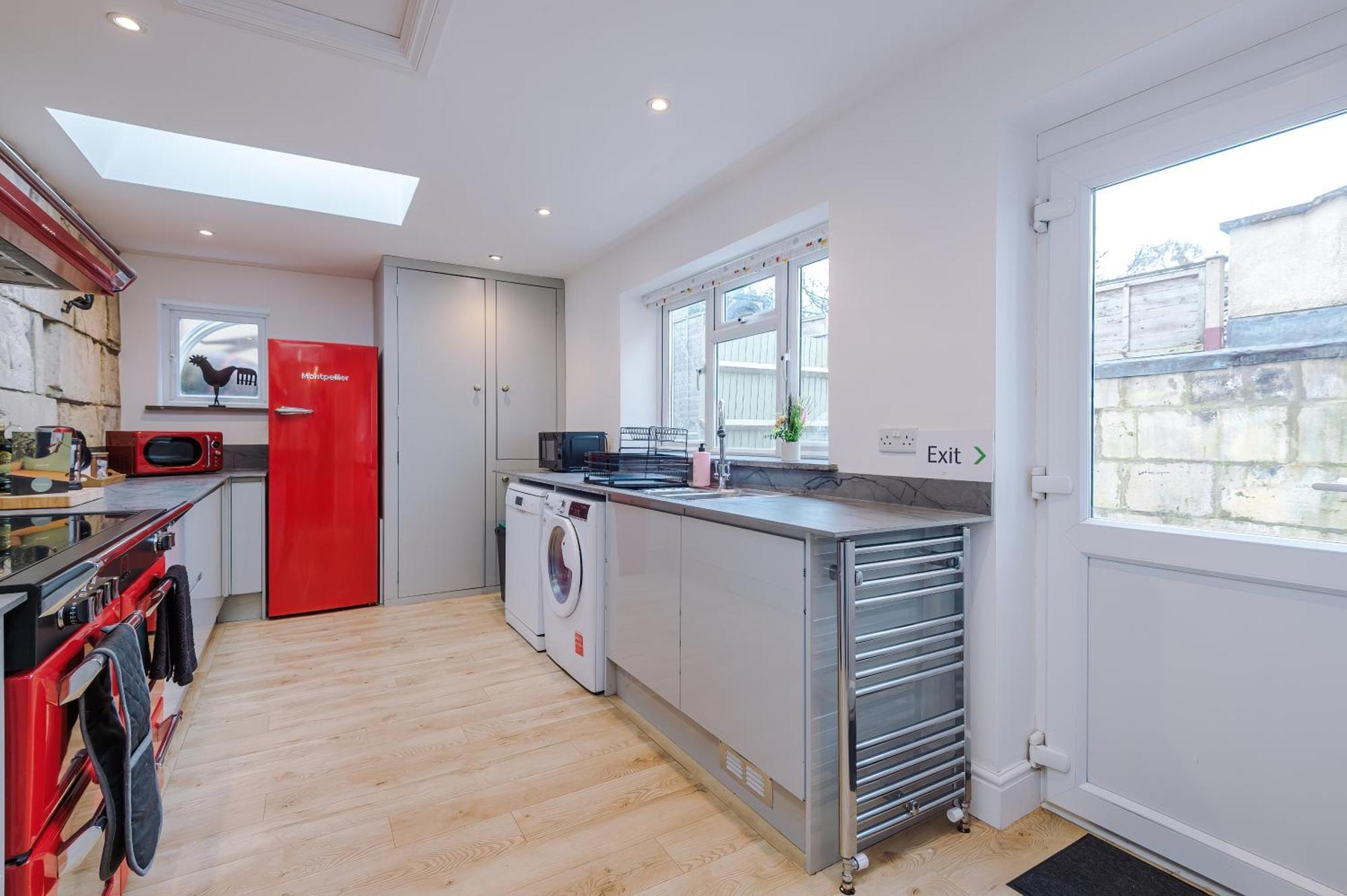 Incredible - Five Bedroom - 7 Actual Beds - 6 Bathroom House By Purestay - Central Bath With Parking Eksteriør bilde