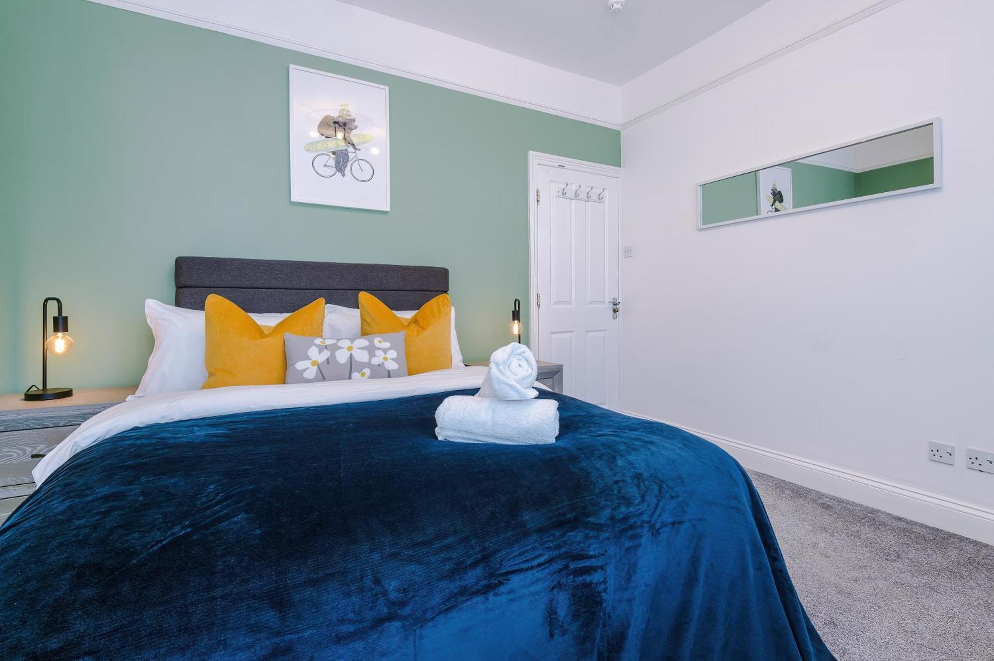 Incredible - Five Bedroom - 7 Actual Beds - 6 Bathroom House By Purestay - Central Bath With Parking Eksteriør bilde