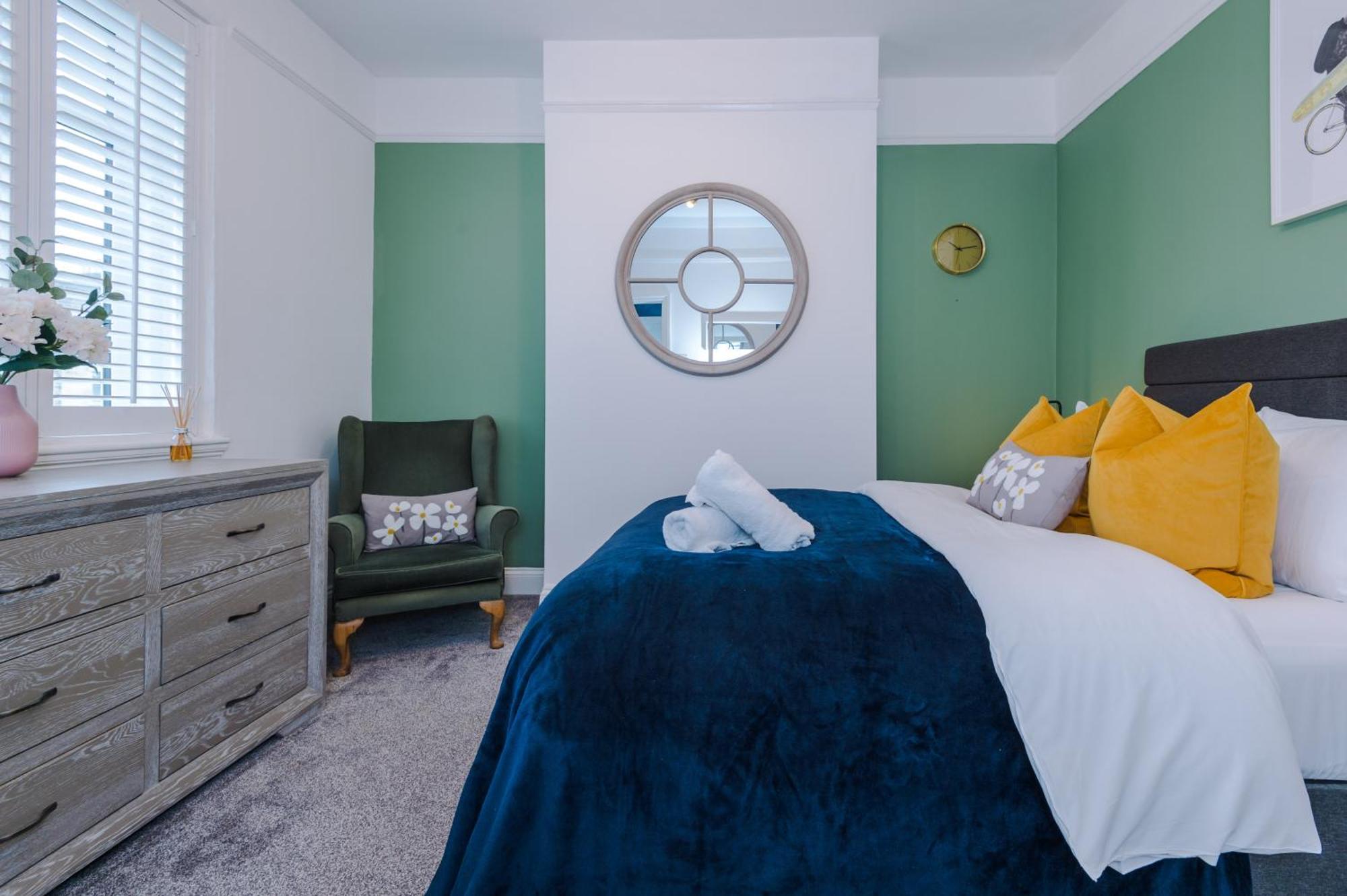 Incredible - Five Bedroom - 7 Actual Beds - 6 Bathroom House By Purestay - Central Bath With Parking Eksteriør bilde