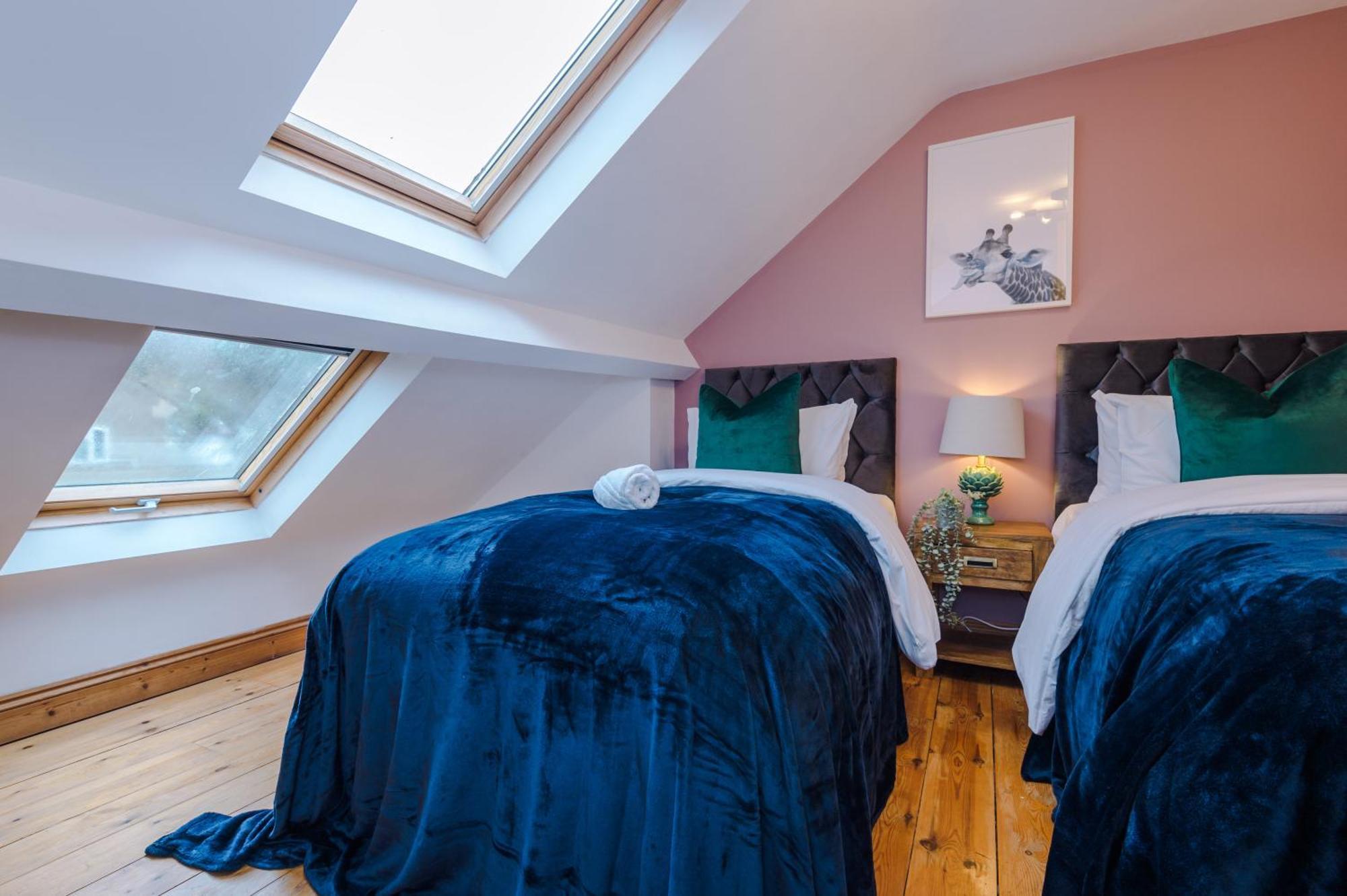 Incredible - Five Bedroom - 7 Actual Beds - 6 Bathroom House By Purestay - Central Bath With Parking Eksteriør bilde