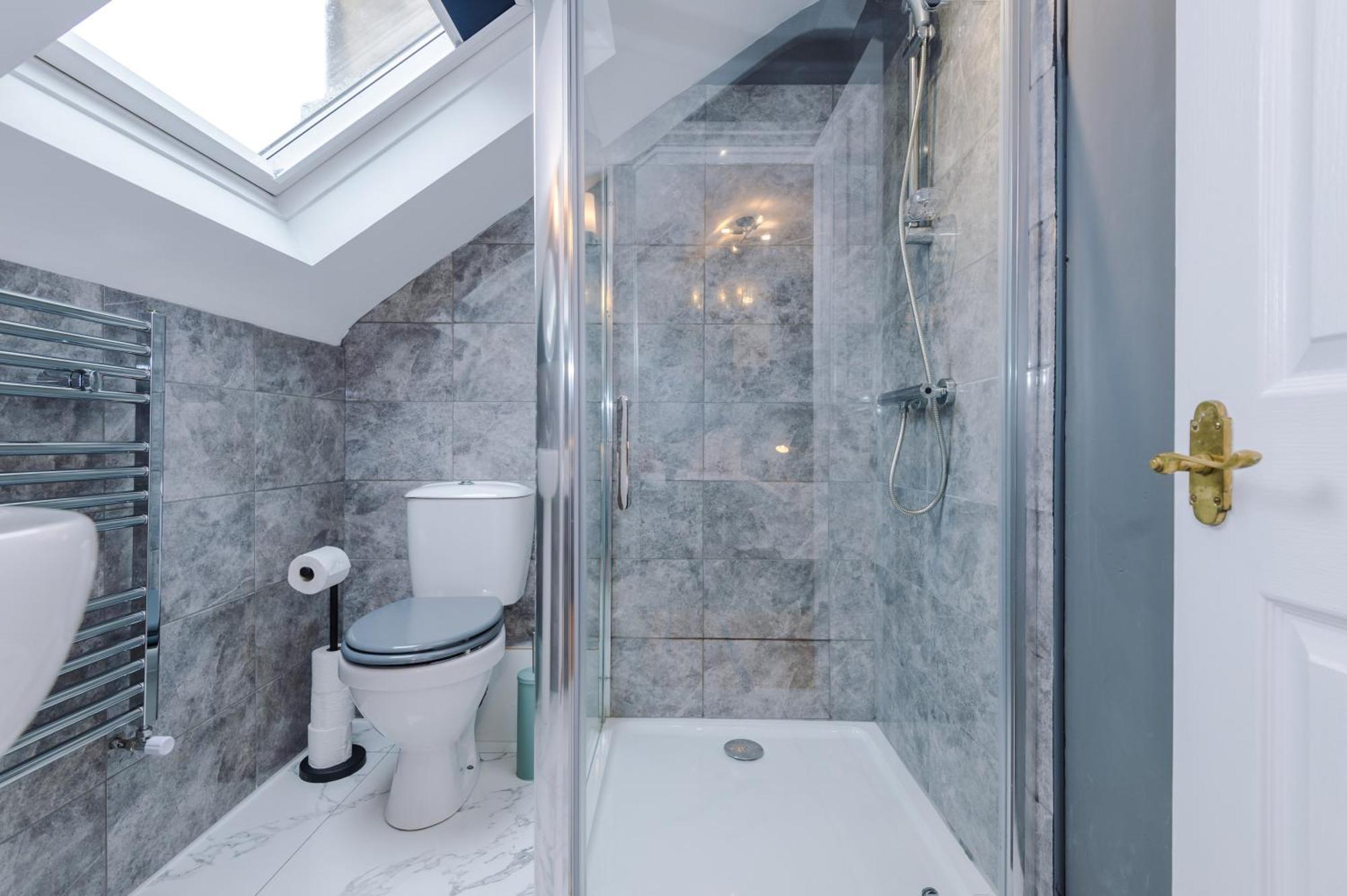 Incredible - Five Bedroom - 7 Actual Beds - 6 Bathroom House By Purestay - Central Bath With Parking Eksteriør bilde