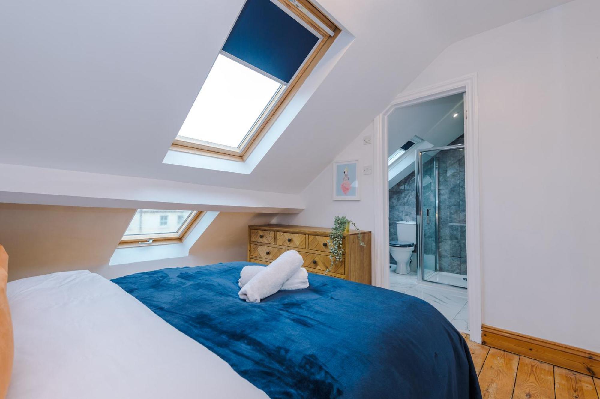 Incredible - Five Bedroom - 7 Actual Beds - 6 Bathroom House By Purestay - Central Bath With Parking Eksteriør bilde