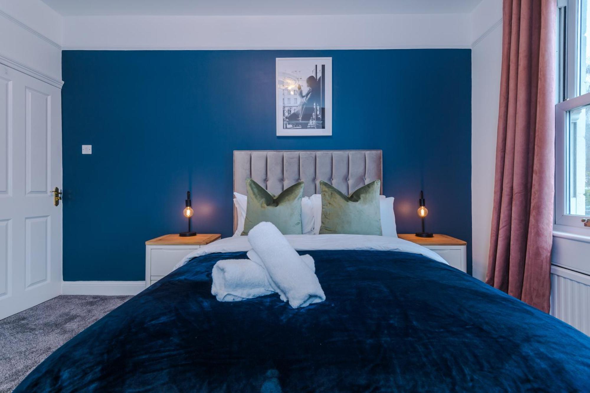 Incredible - Five Bedroom - 7 Actual Beds - 6 Bathroom House By Purestay - Central Bath With Parking Eksteriør bilde